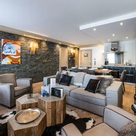 Le C By Alpine Apartment